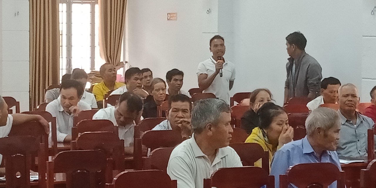 Cử tri ý kiến trong buổi tiếp xúc